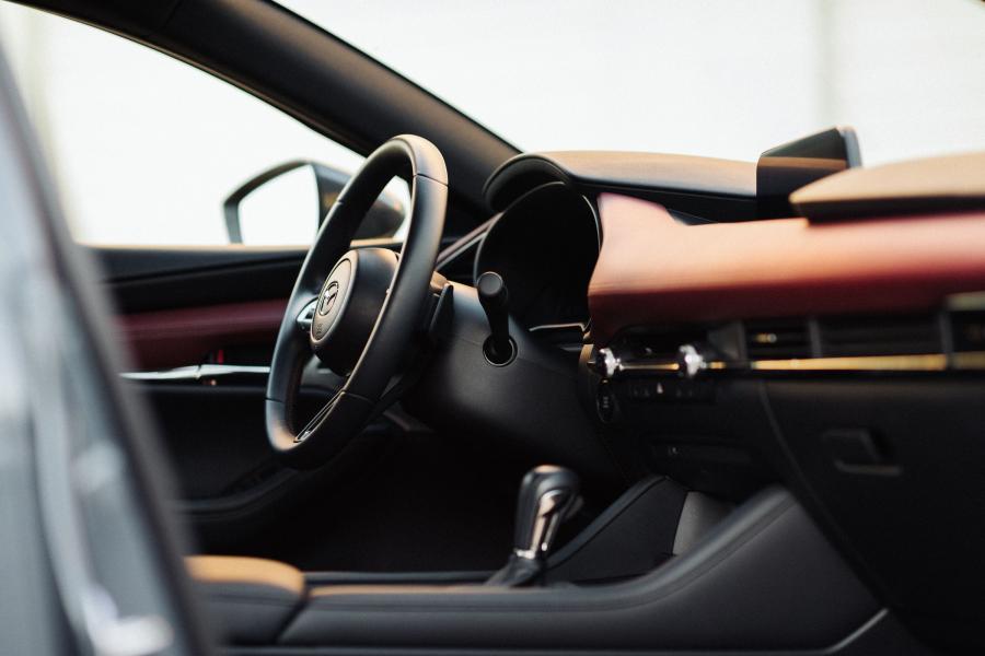 Интерьер Mazda3 Skyactiv-G AWD Hatchback (BP) 2019 года  (NA) (фото 15 из 16)
